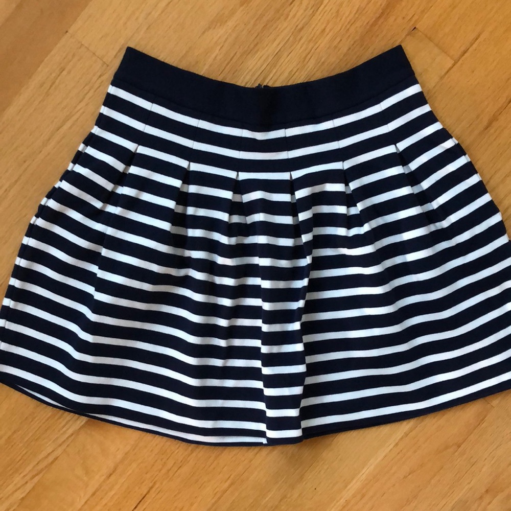 GAP Pleated Navy/Cream Skirt w/ Pockets